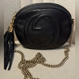 Authenticated Gucci Black SoHo Crossbody Bag with Gold Chain